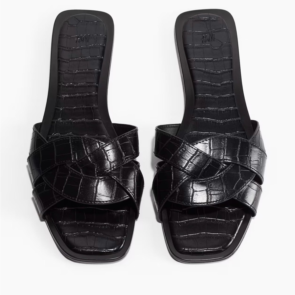 NWOT H&M Black Croc-Embossed Slide Sandals - Women’s Size 8 🖤